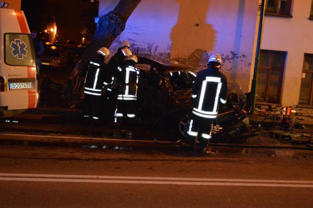 Nakties lenktynės Klaipėdoje baigėsi dviejų jaunuolių žūtimi (foto)