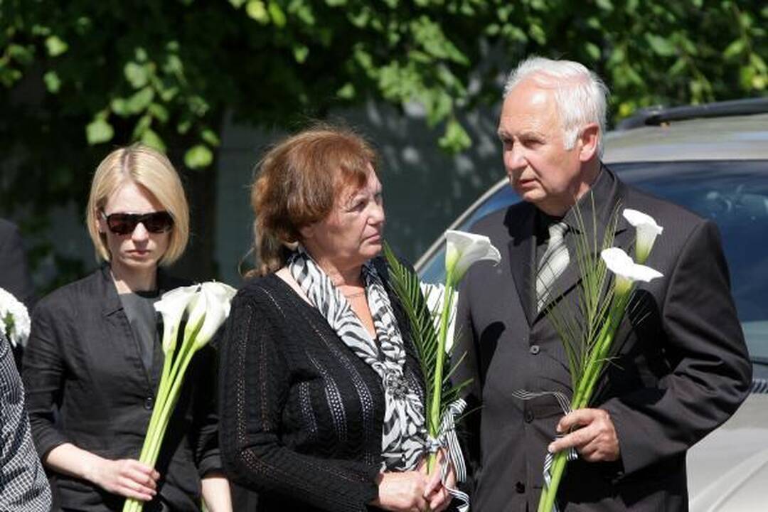 A.Ūsas palaidotas Zapyškio kapinėse, netoli Kauno (papildyta)