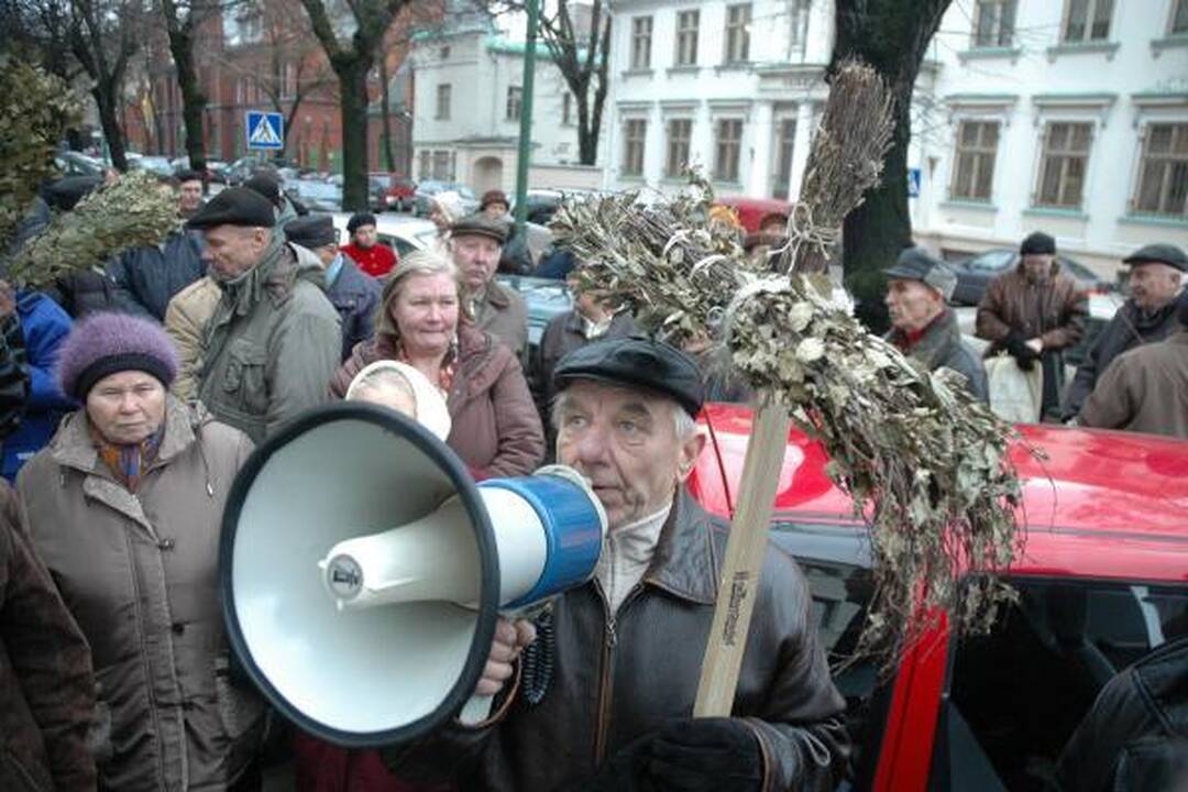 Pirtininkai sukilo prieš valdžią