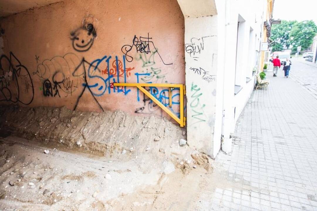 Dėl išraustos senamiesčio gatvės – gyventojų įniršis