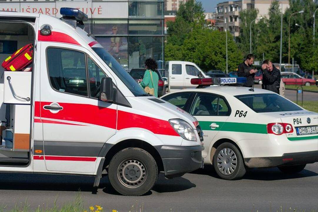 Vilniuje pėsčiųjų perėjoje BMW partrenkė moterį