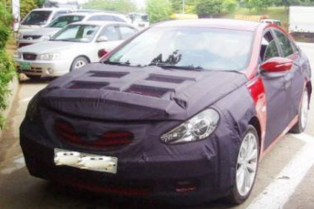 „Hyundai Sonata“ keičia  „Hyundai i40“