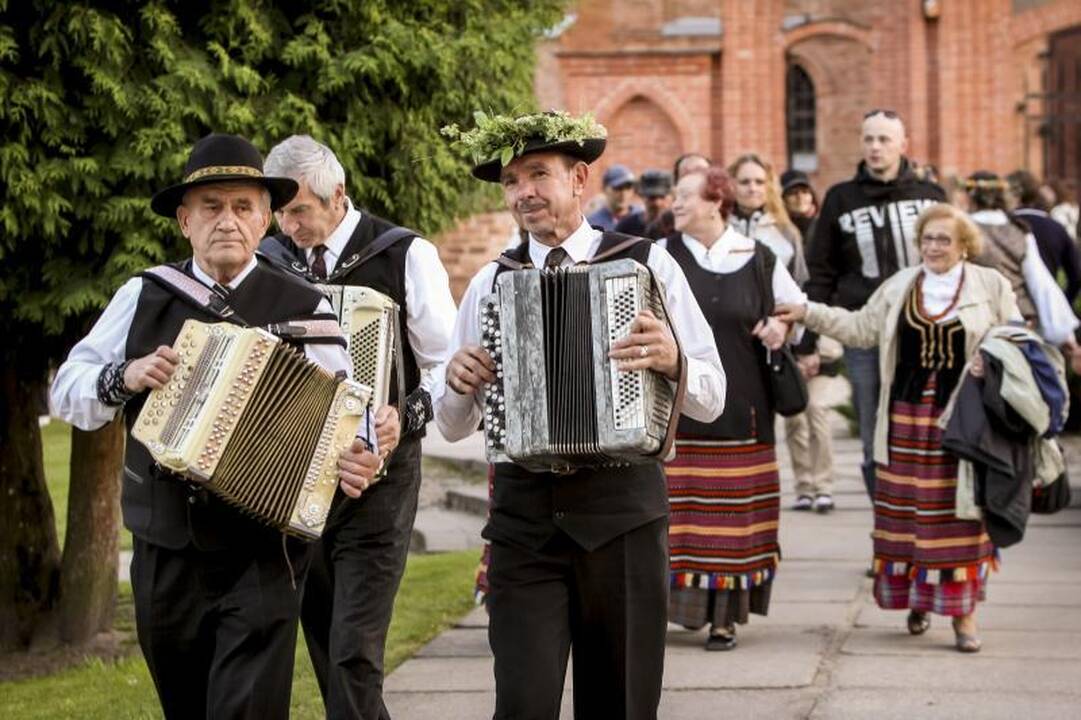 Trumpiausia metų naktis Kernavėje - su dainomis, laužais ir apeigomis