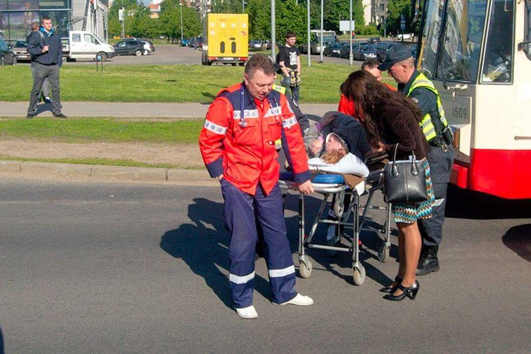 Vilniuje pėsčiųjų perėjoje BMW partrenkė moterį