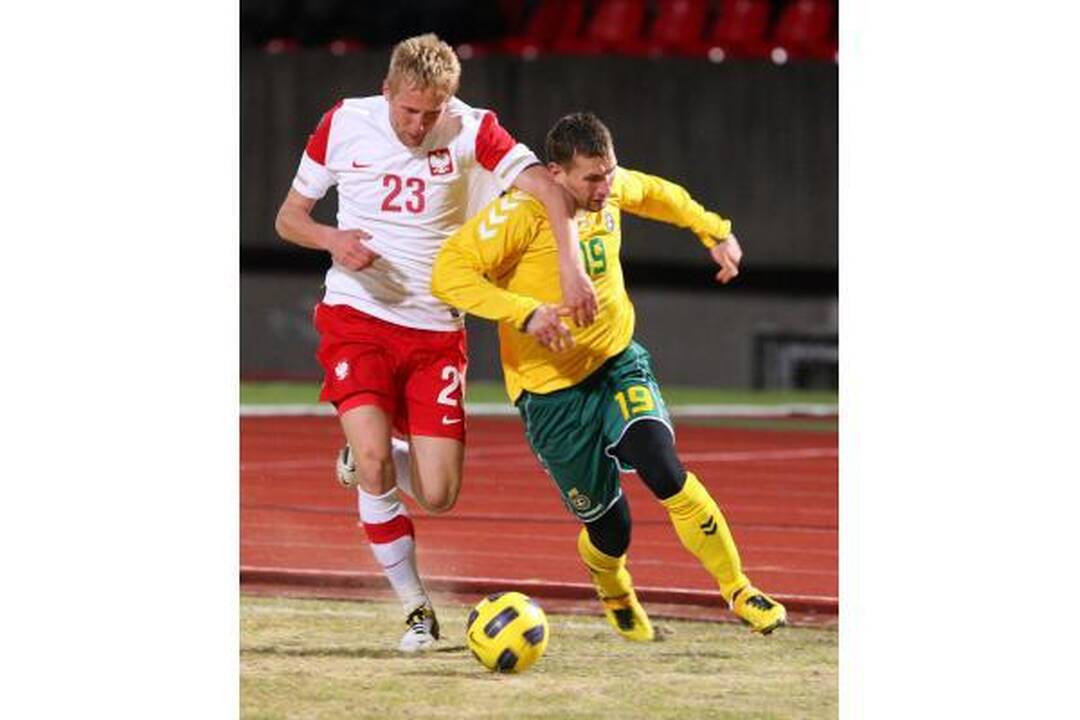 Lietuvos futbolininkai netikėtai palaužė lenkus