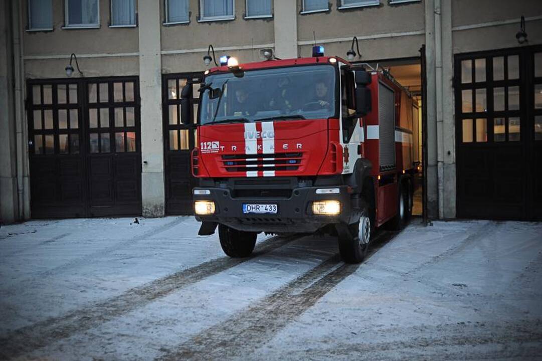 011: dešimt valandų tarp ugnies ir mirties 