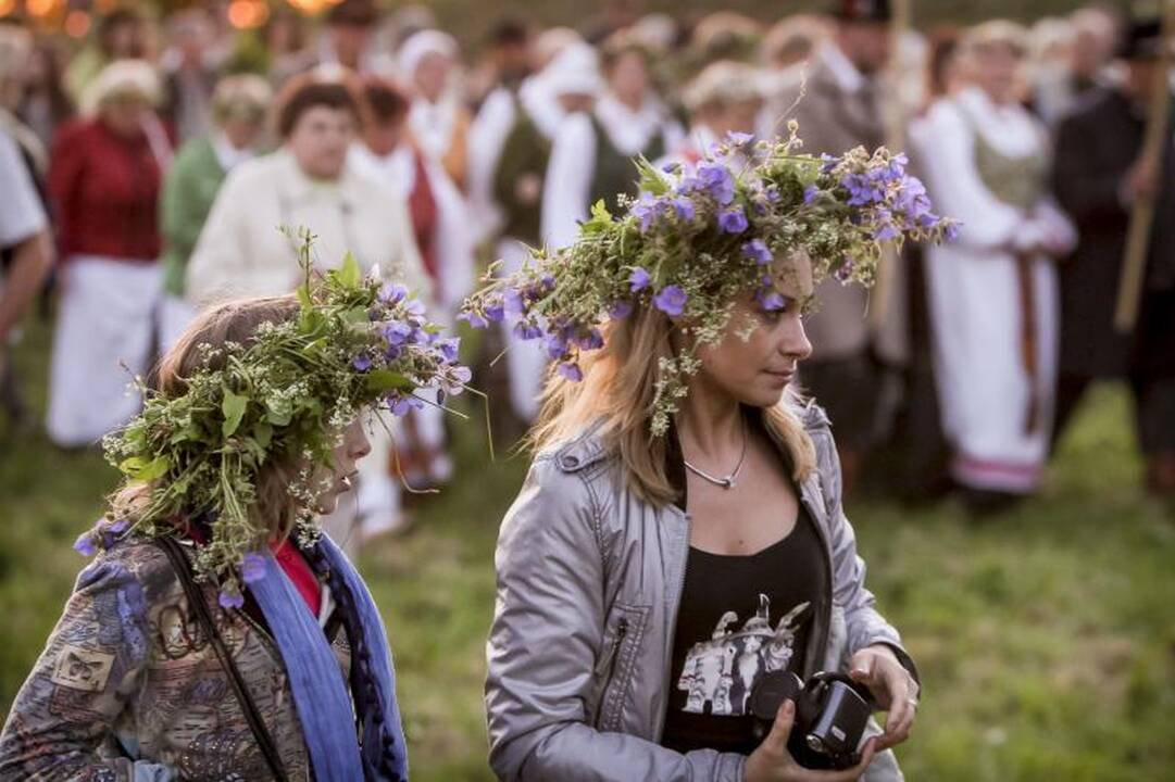 Trumpiausia metų naktis Kernavėje - su dainomis, laužais ir apeigomis