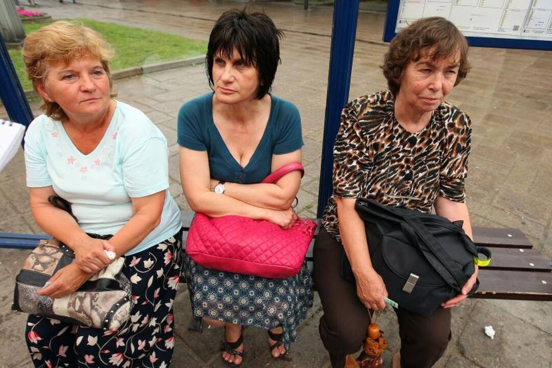 Į autobusą – tik pro priekines duris!