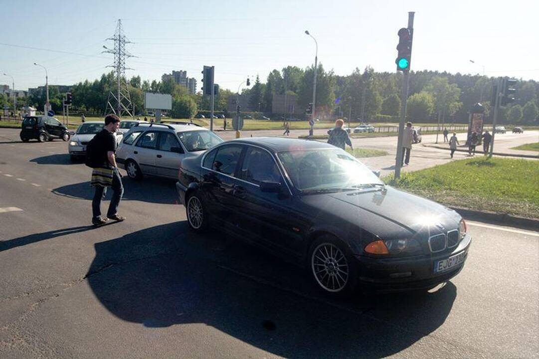 Vilniuje pėsčiųjų perėjoje BMW partrenkė moterį