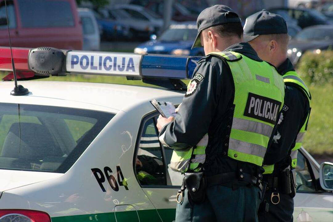Vilniuje pėsčiųjų perėjoje BMW partrenkė moterį