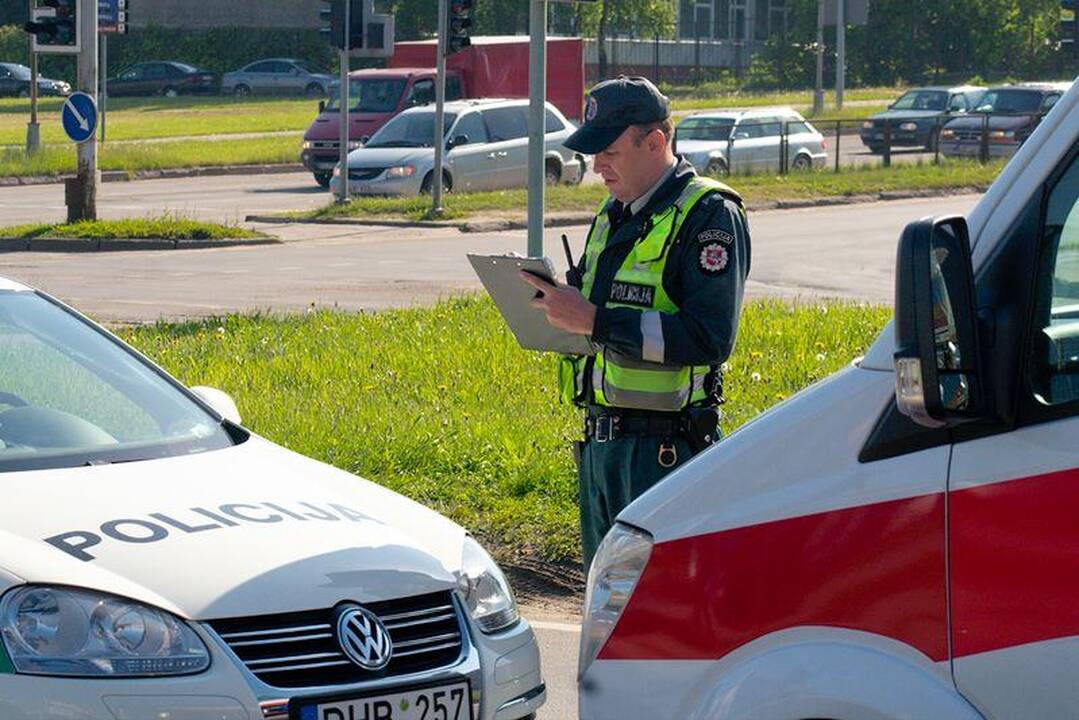 Vilniuje pėsčiųjų perėjoje BMW partrenkė moterį
