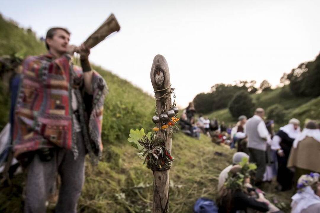 Trumpiausia metų naktis Kernavėje - su dainomis, laužais ir apeigomis