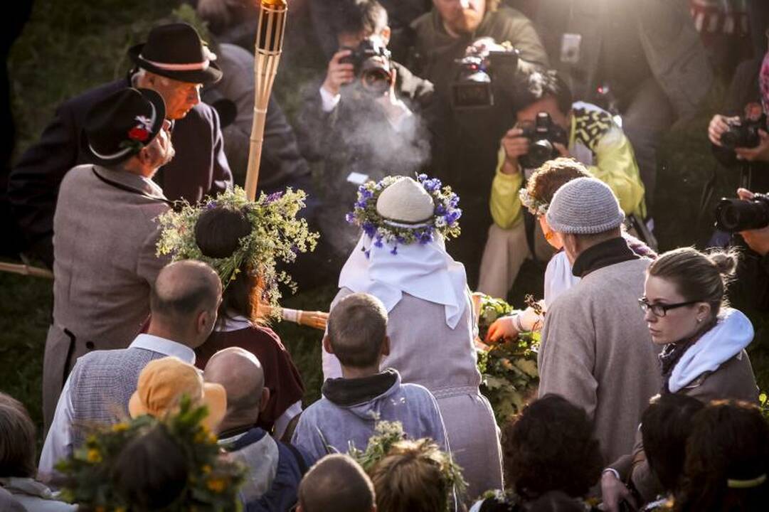 Trumpiausia metų naktis Kernavėje - su dainomis, laužais ir apeigomis