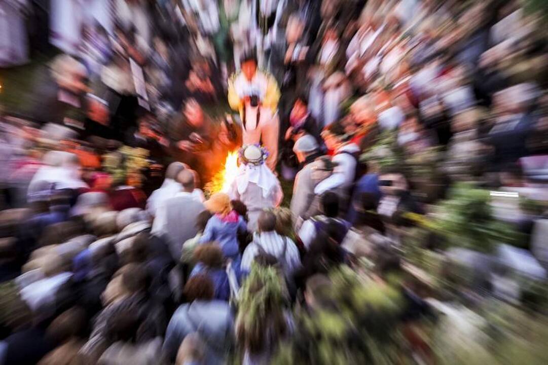 Trumpiausia metų naktis Kernavėje - su dainomis, laužais ir apeigomis
