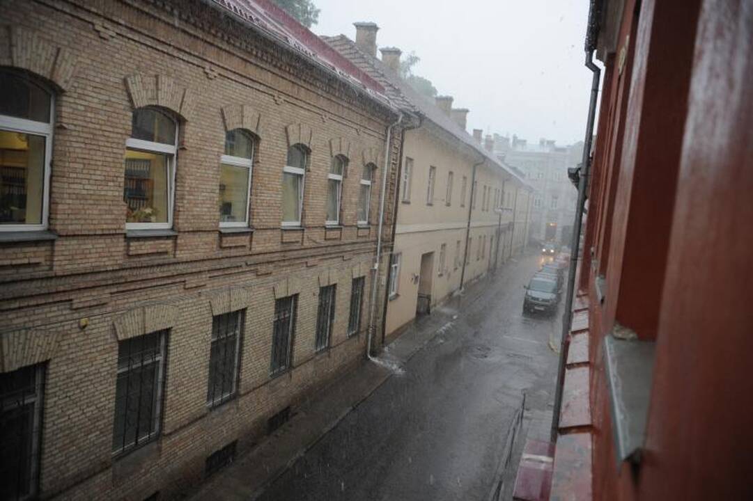 Liūtis Vilniuje: gatvės virto srauniomis upėmis