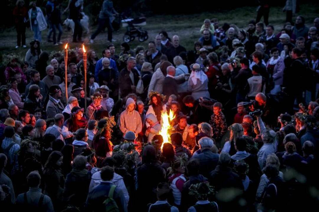 Trumpiausia metų naktis Kernavėje - su dainomis, laužais ir apeigomis