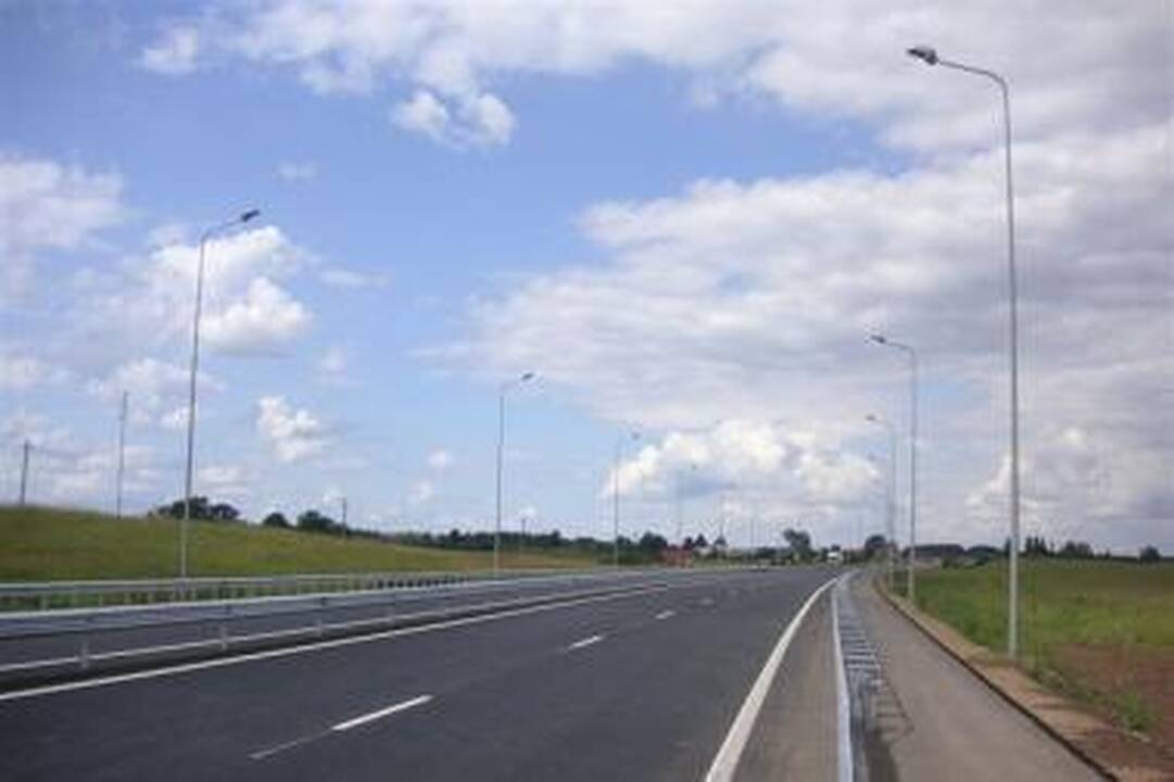 Iš Vilniaus Molėtų link - rekonstruotu keliu