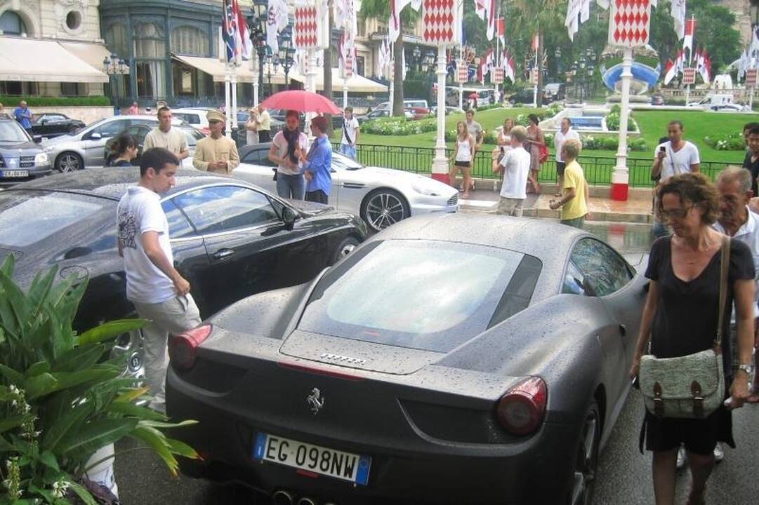 Nauja superautomobilių tendencija – tik matiniai atspalviai