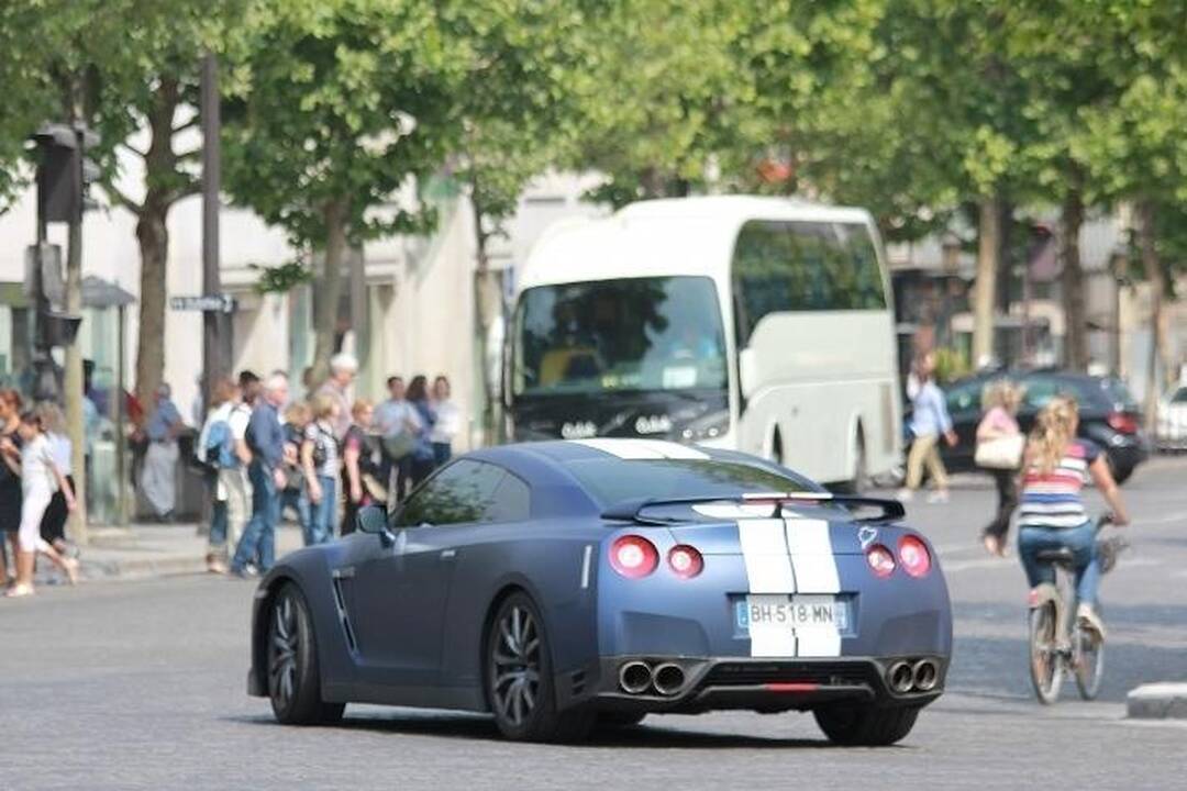 Nauja superautomobilių tendencija – tik matiniai atspalviai