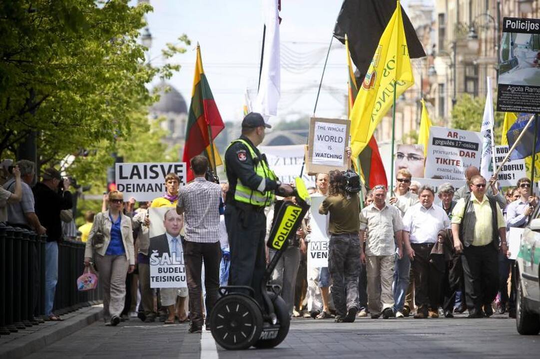 N.Venckienę palaikantys žmonės Vilniuje šaukėsi „tautos teismo“
