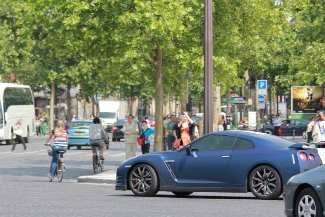 Nauja superautomobilių tendencija – tik matiniai atspalviai
