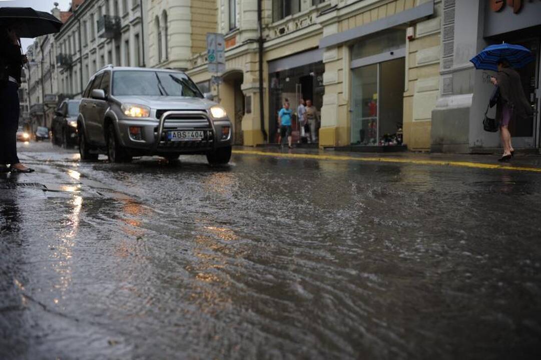 Liūtis Vilniuje: gatvės virto srauniomis upėmis