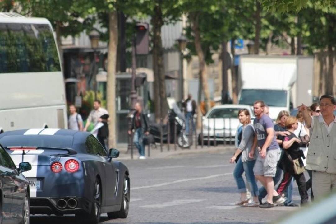 Nauja superautomobilių tendencija – tik matiniai atspalviai