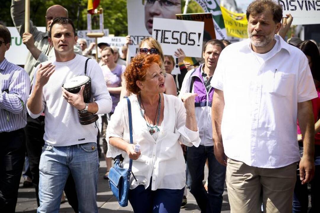 N.Venckienę palaikantys žmonės Vilniuje šaukėsi „tautos teismo“