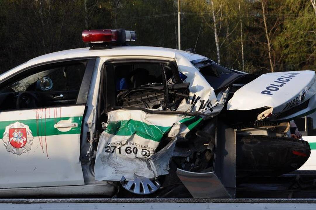 Sulaikytas policijos automobilį su „Mercedes“ taranavęs vairuotojas
