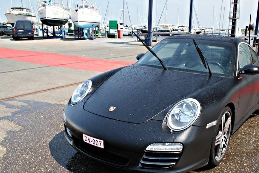 Nauja superautomobilių tendencija – tik matiniai atspalviai