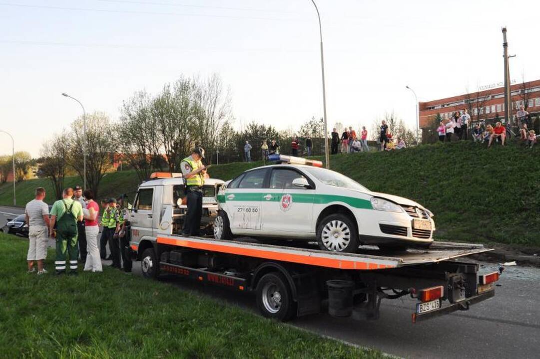 Sulaikytas policijos automobilį su „Mercedes“ taranavęs vairuotojas