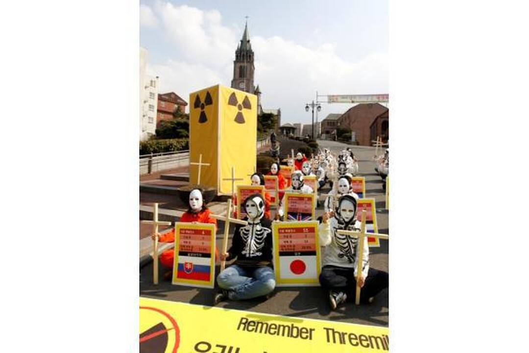 Pietų Korėjoje – protestas prieš AE