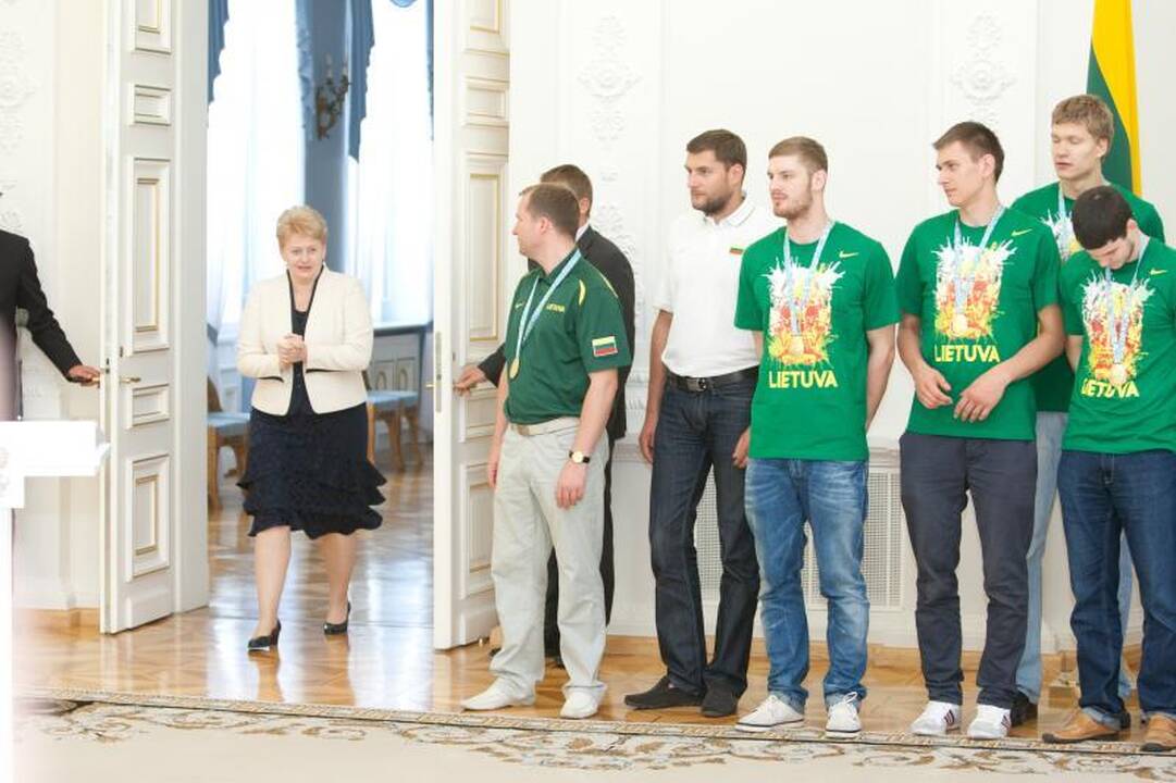 Prezidentė pasveikino Lietuvos jaunimo krepšinio rinktinę