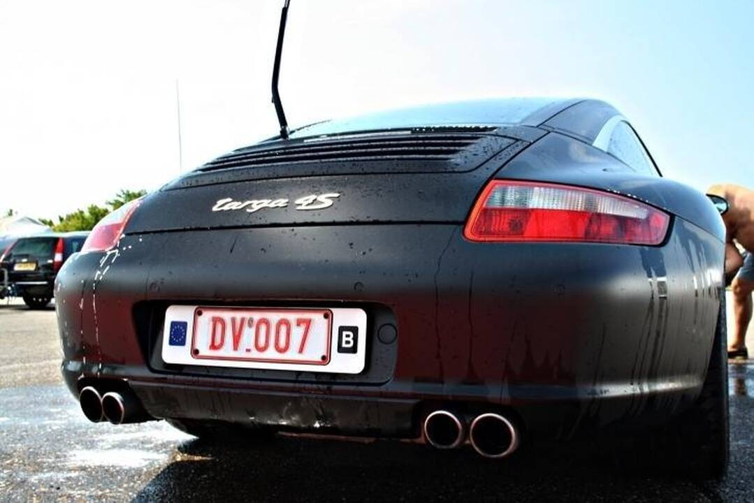 Nauja superautomobilių tendencija – tik matiniai atspalviai