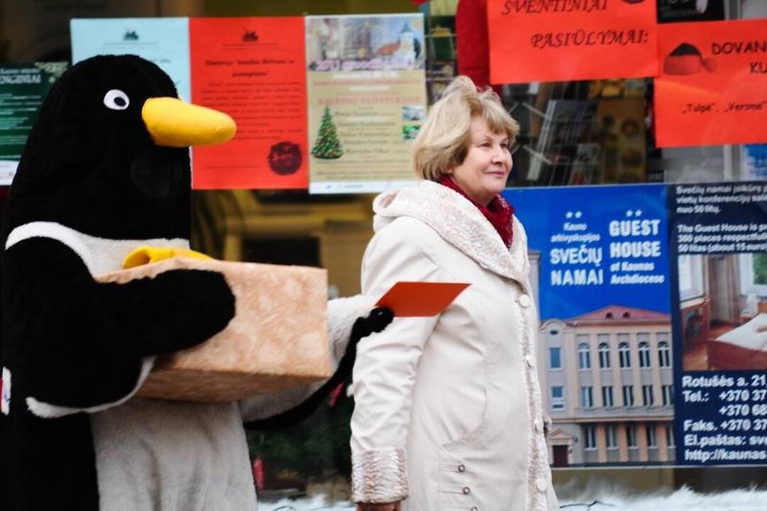 Pingvinai ir nykštukai miestiečiams dalijo šypsenas 