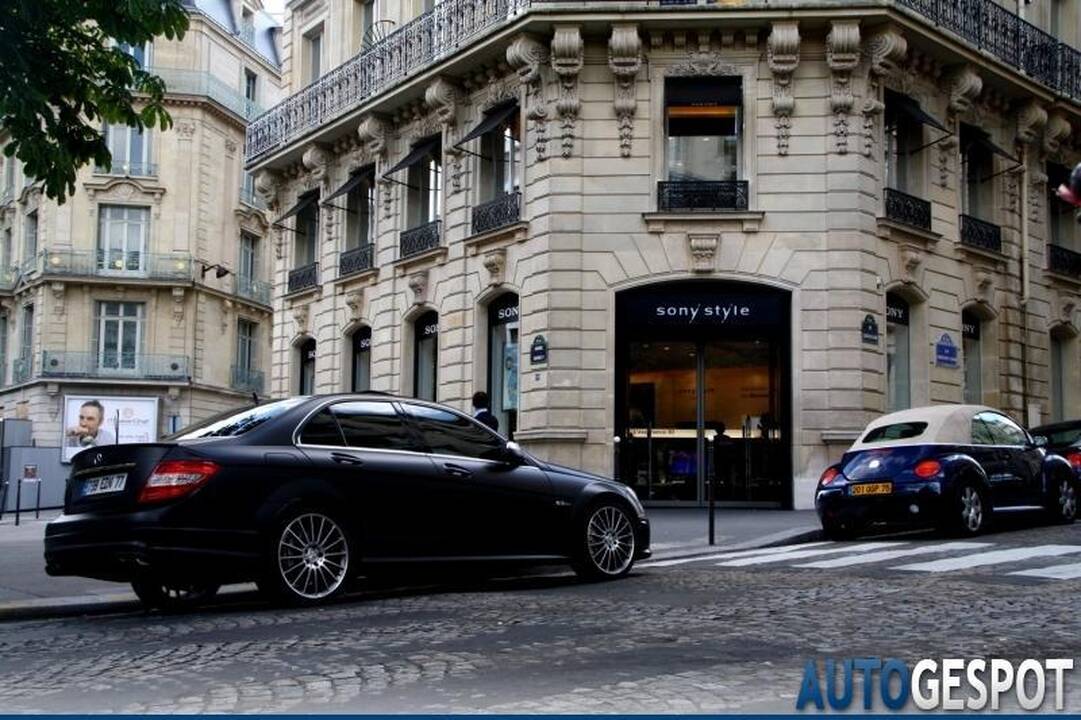 Nauja superautomobilių tendencija – tik matiniai atspalviai