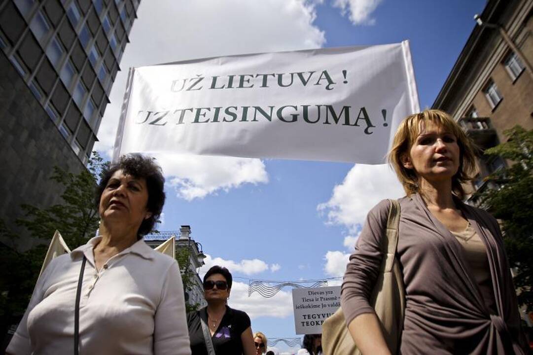 N.Venckienę palaikantys žmonės Vilniuje šaukėsi „tautos teismo“