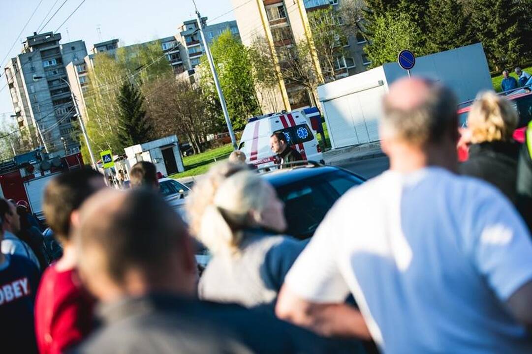 Klaipėdoje automobiliai trenkėsi kaktomuša
