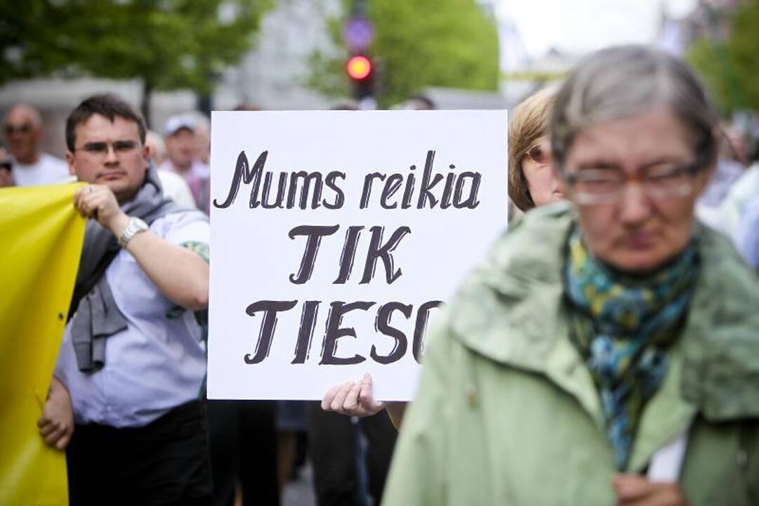 N.Venckienę palaikantys žmonės Vilniuje šaukėsi „tautos teismo“