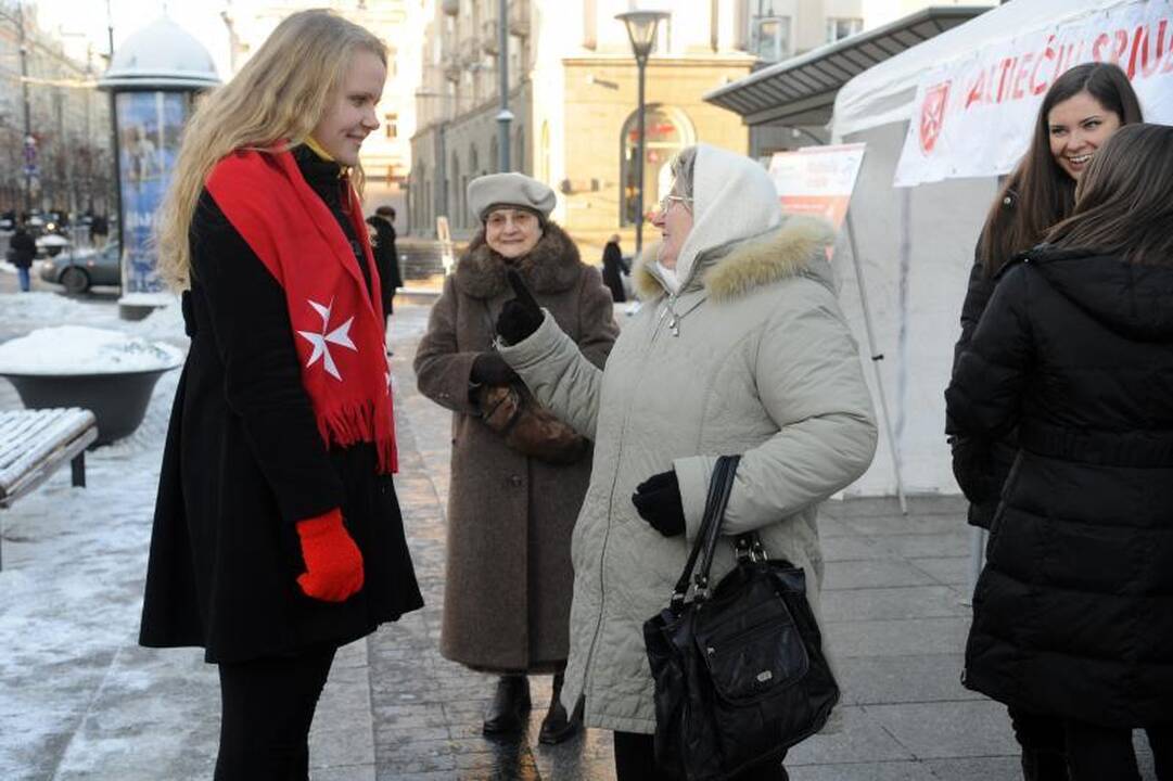 V. Adamkus: turime nepamiršti vienišų žmonių 