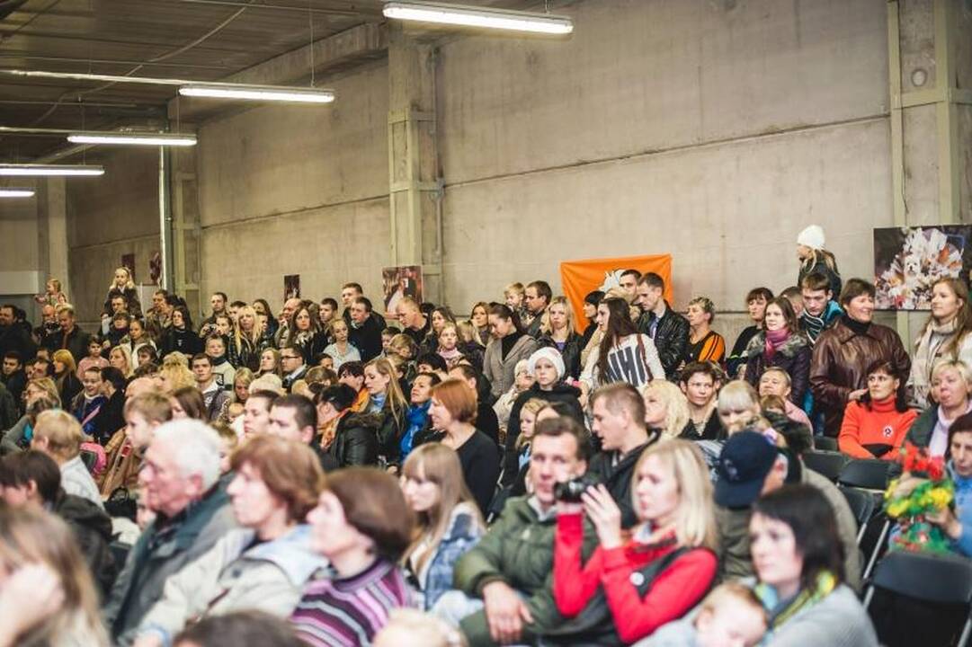 Helovino kostiumų konkurse dominavo šunys-velniai