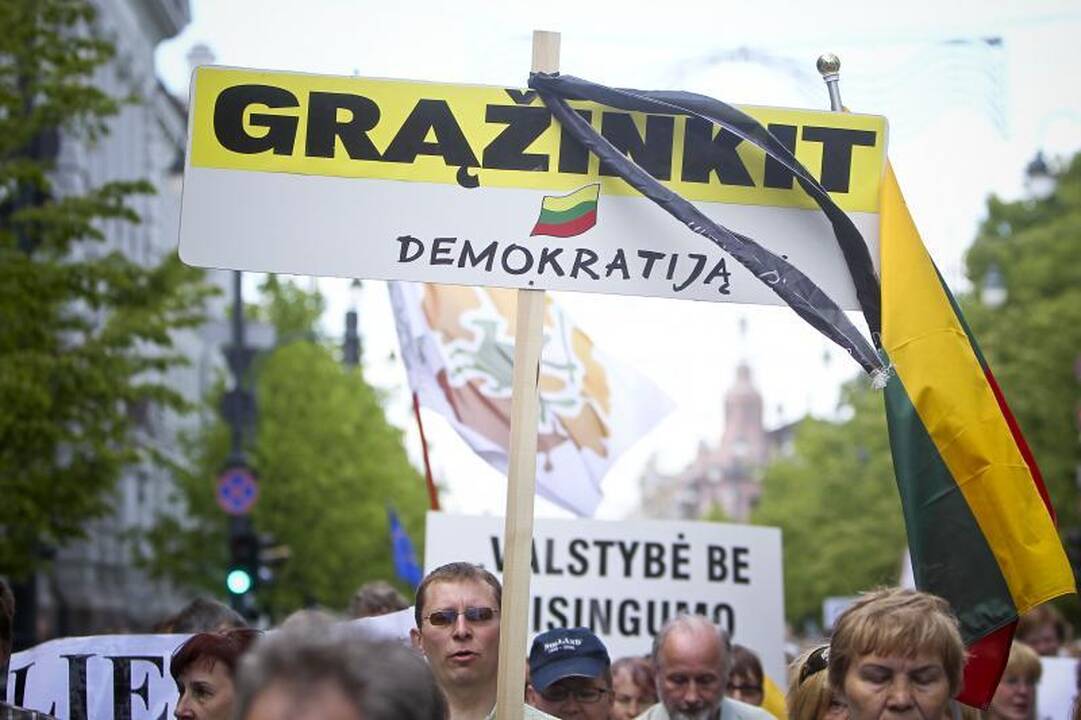 N.Venckienę palaikantys žmonės Vilniuje šaukėsi „tautos teismo“