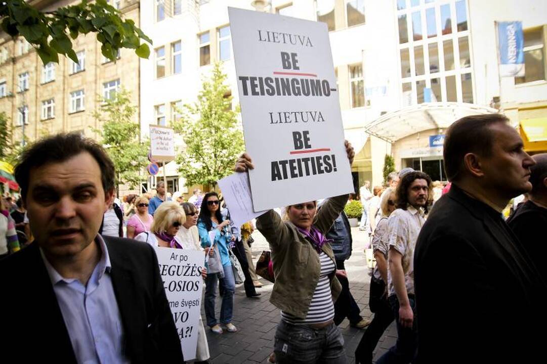 N.Venckienę palaikantys žmonės Vilniuje šaukėsi „tautos teismo“