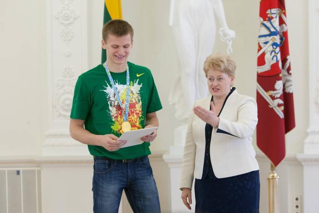 Prezidentė pasveikino Lietuvos jaunimo krepšinio rinktinę