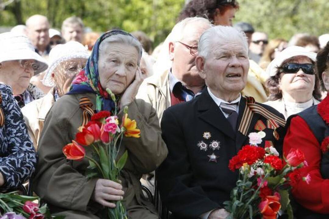 Pergalės diena Klaipėdoje: gėlės ir padėkos veteranams