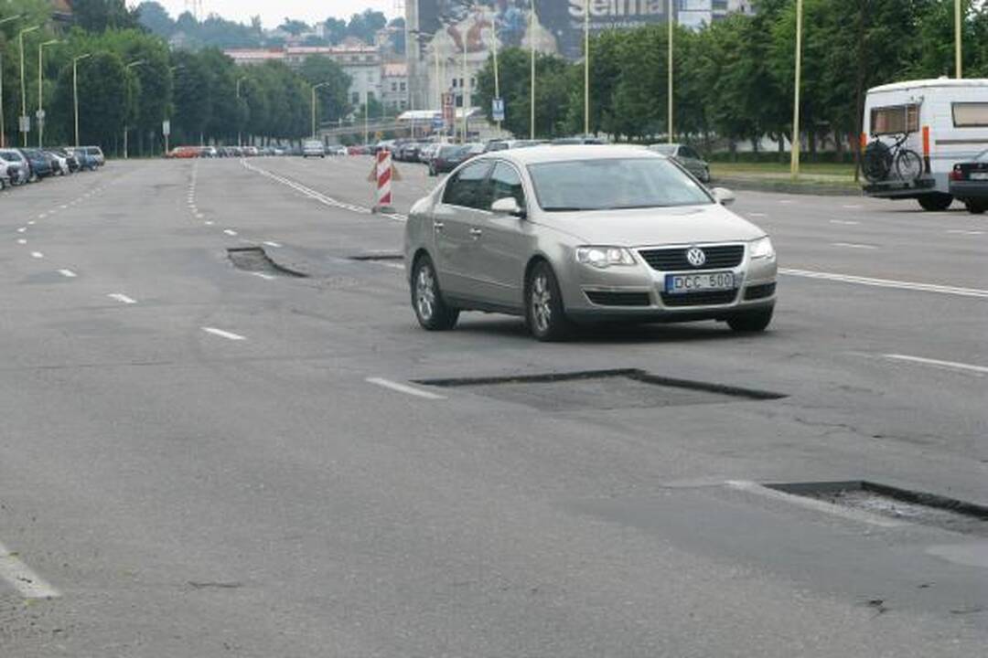 Karaliaus Mindaugo prospekte - lyg slalome (papildyta)