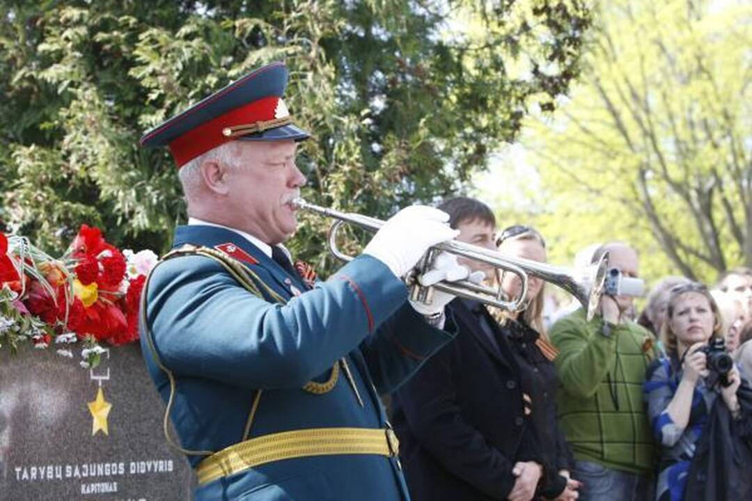 Pergalės diena Klaipėdoje: gėlės ir padėkos veteranams