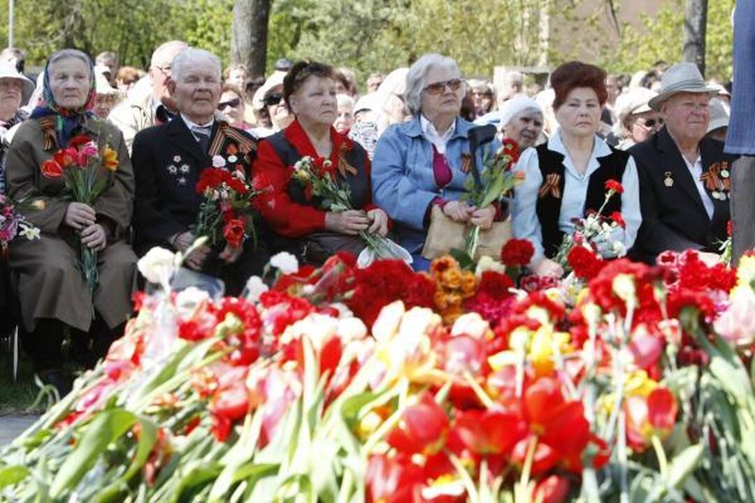 Pergalės diena Klaipėdoje: gėlės ir padėkos veteranams