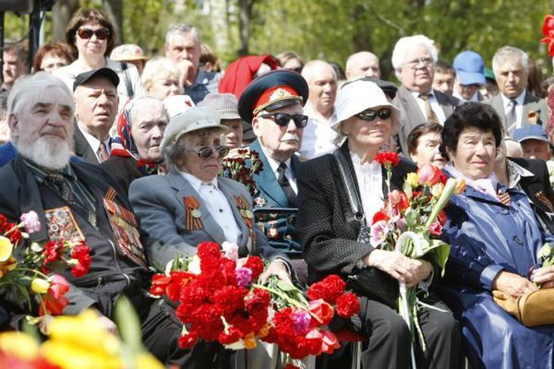 Pergalės diena Klaipėdoje: gėlės ir padėkos veteranams
