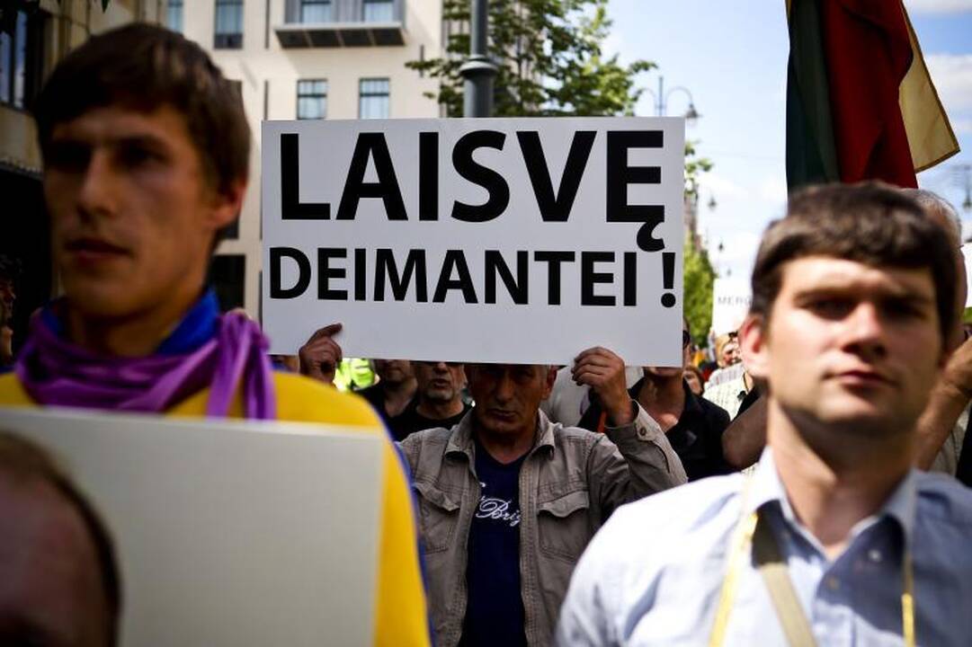 N.Venckienę palaikantys žmonės Vilniuje šaukėsi „tautos teismo“